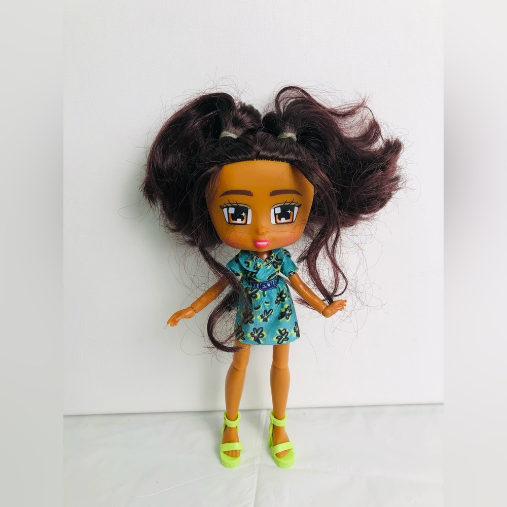 8" Tall 2017 Jay@Play Boxy Girls Rowmi Doll In Blue Dress